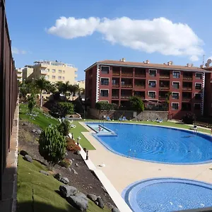 luminoso-y-elegante-piscinas-y-pistas-de-pdel.in-canary-islands.com/